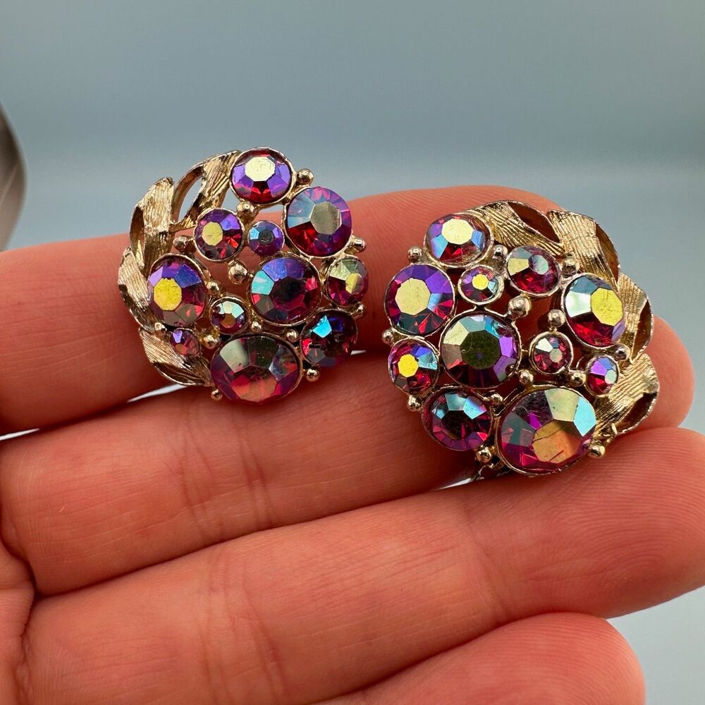 Vintage Kramer Rhinestone Earrings Pink Aurora Borealis Gold Tone Clip On Signed - Picture 10 of 10